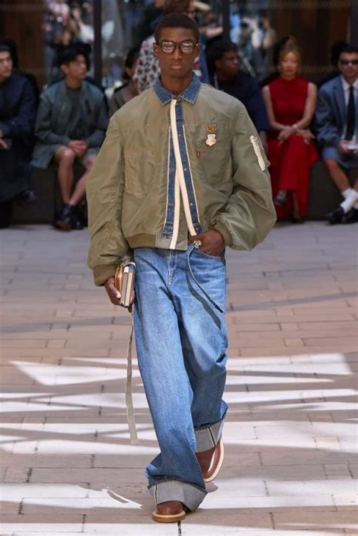 Are rolled up jeans in Style 2022?