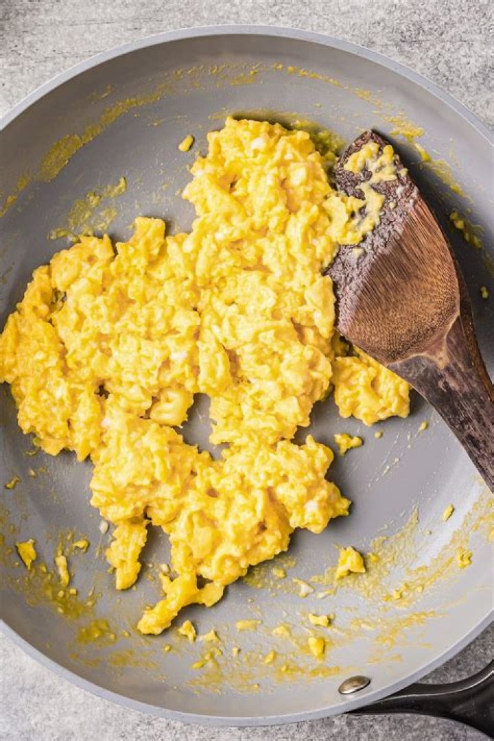 Are scrambled eggs good for a dog?