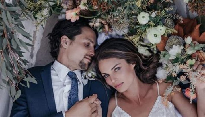 At what age a girl should have a boyfriend?