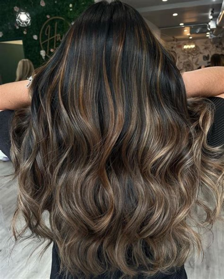 Can balayage be done on dark hair?