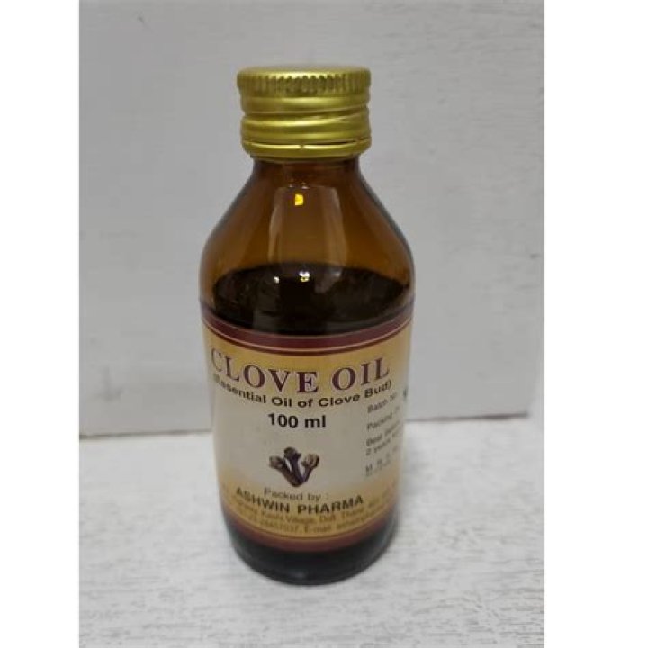 Can I mix vinegar and clove oil?
