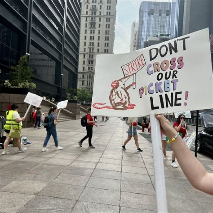 Can I refuse to cross a picket line?