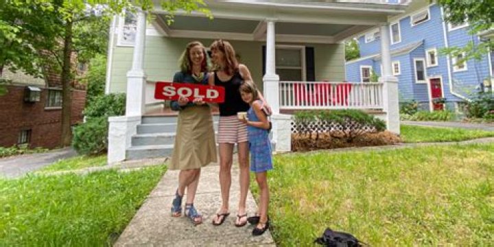Can mother and daughter buy a house together?