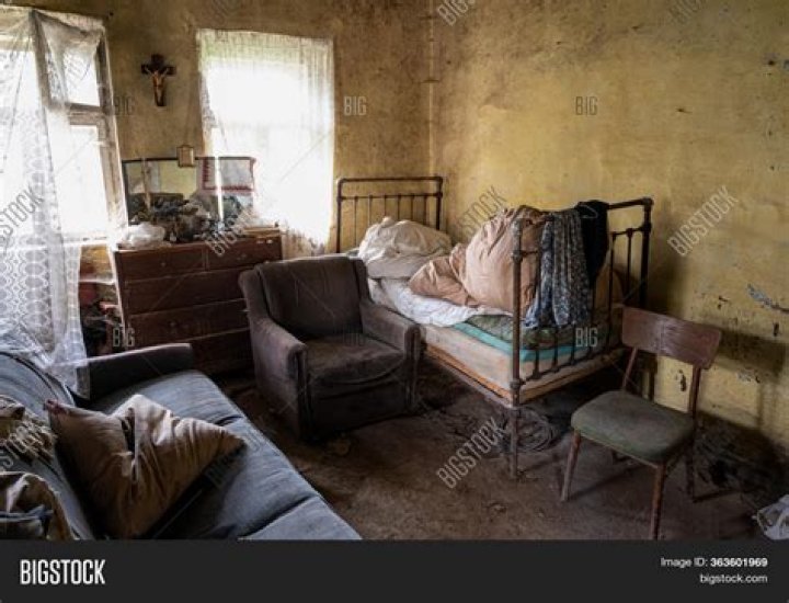 Can you store stuff in the abandoned house?