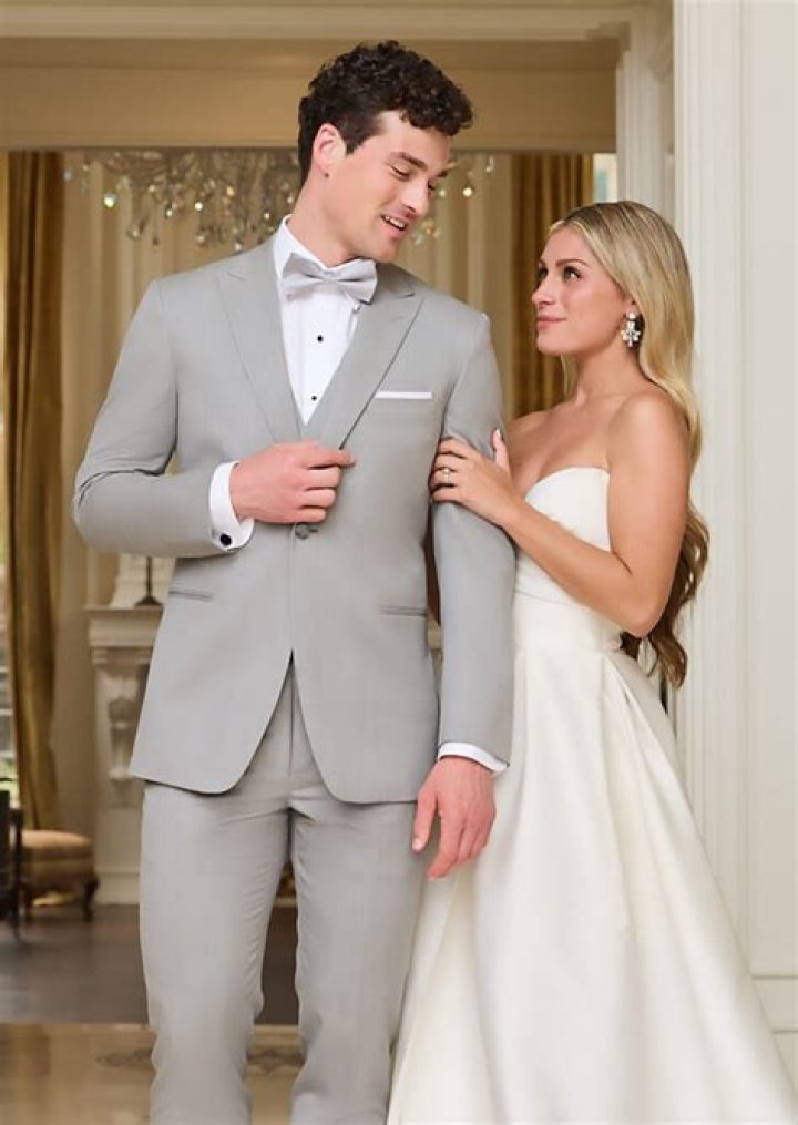 Can you wear a grey suit to a wedding?