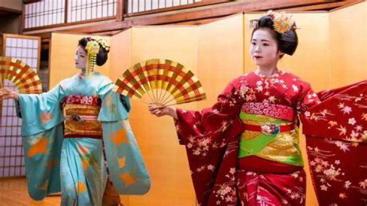 Do geishas still exist in Japan?