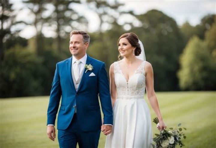 Do the best man and maid of honor walk together?