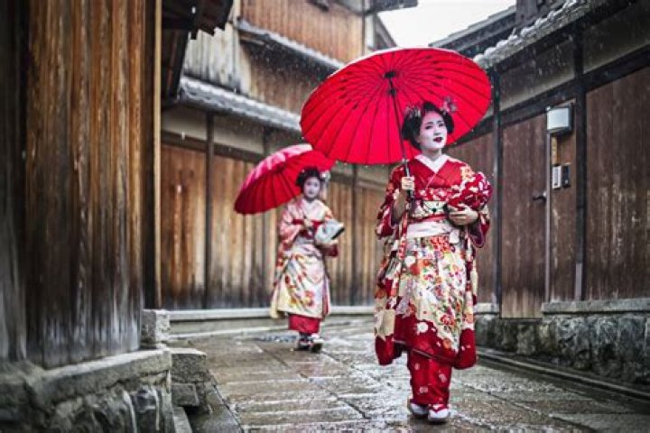 Do they still have geishas in Japan?