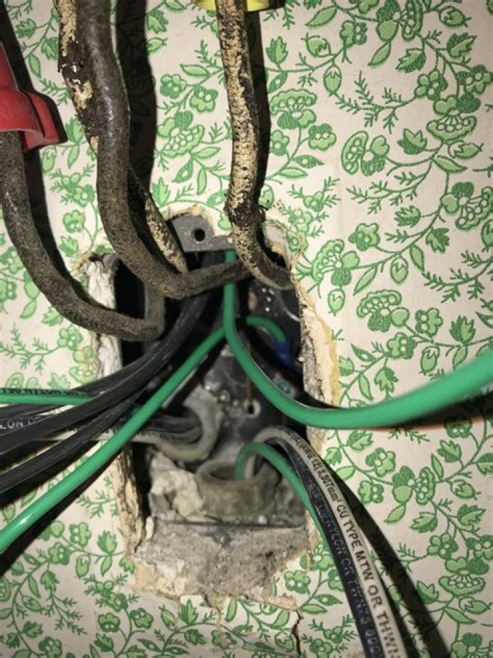 Does a 40 year old house need rewiring?