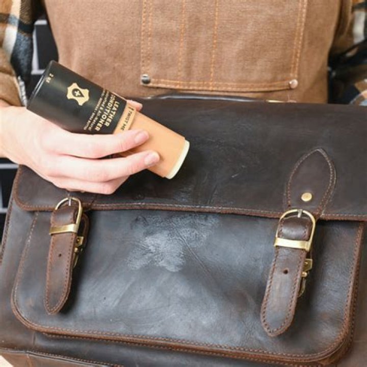 Does beeswax darken leather?