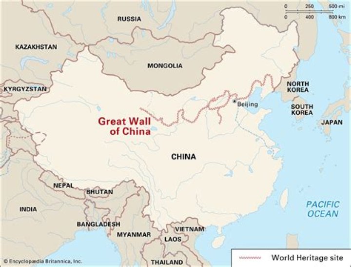 Does Great Wall of China border India?