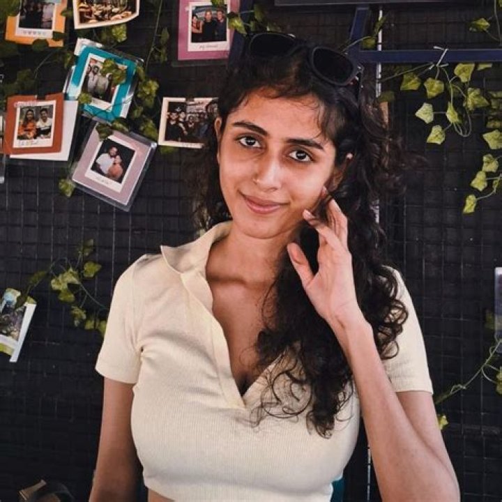 Does Hamza have a job?