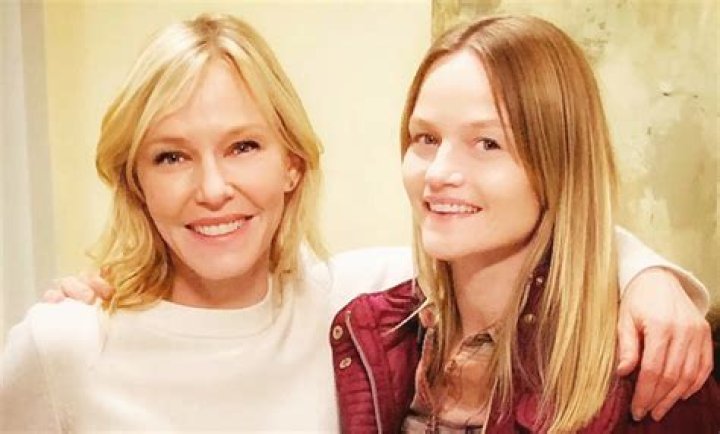 Does Rollins sister come back?