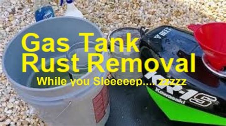 Does vinegar remove rust from gas tank?