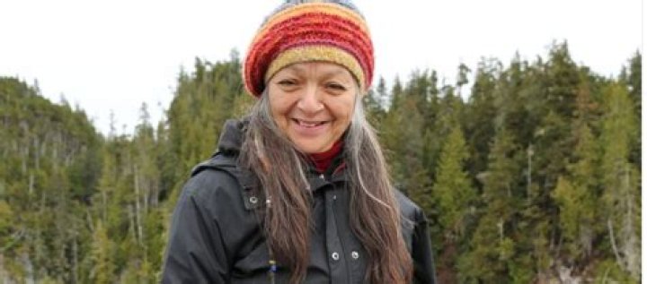 How did Litzi lose her arm?