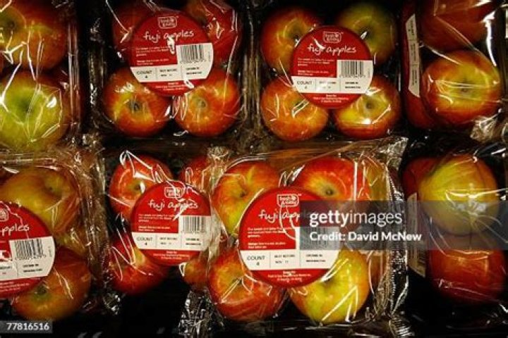 How do packaged apples stay fresh?
