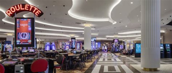 How do you become an executive casino host?