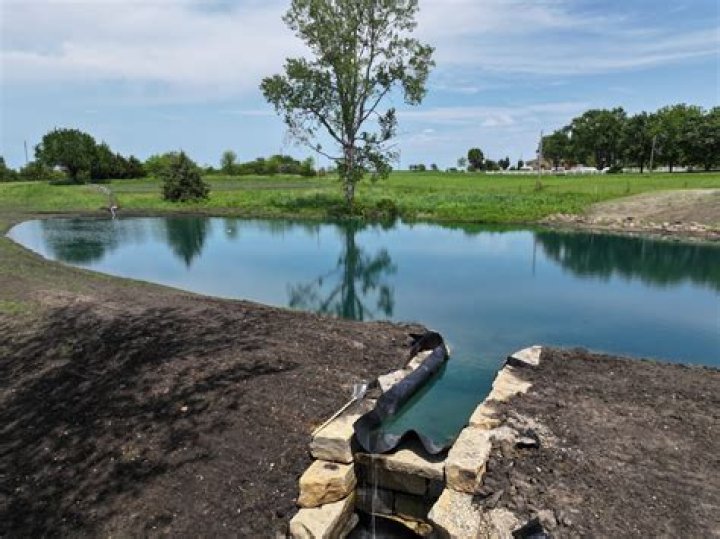 How do you make a pond in ACNH?