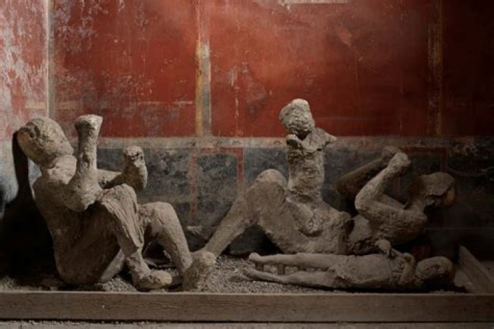 How fast did Pompeii become buried by ash?