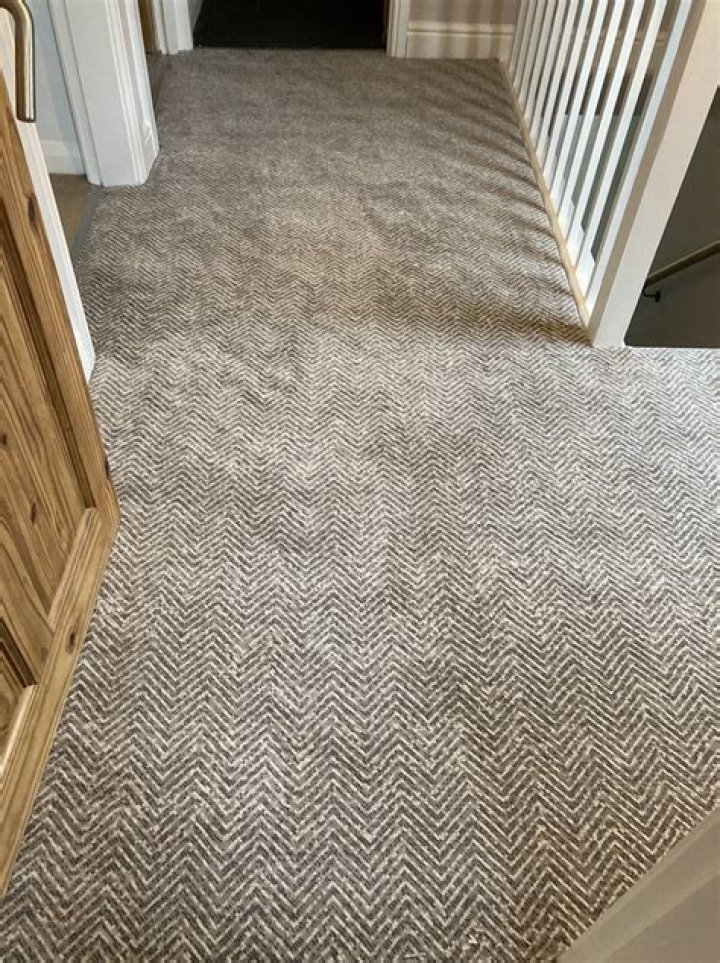 How long does new carpet settle?