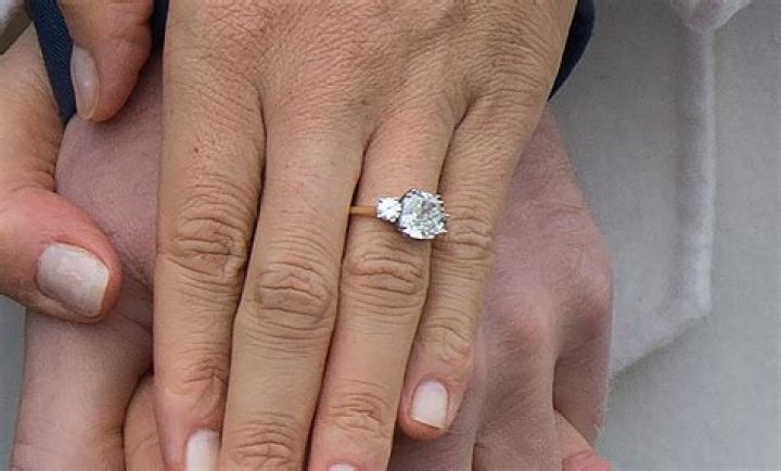 How many carats is Meghan Markle engagement ring?
