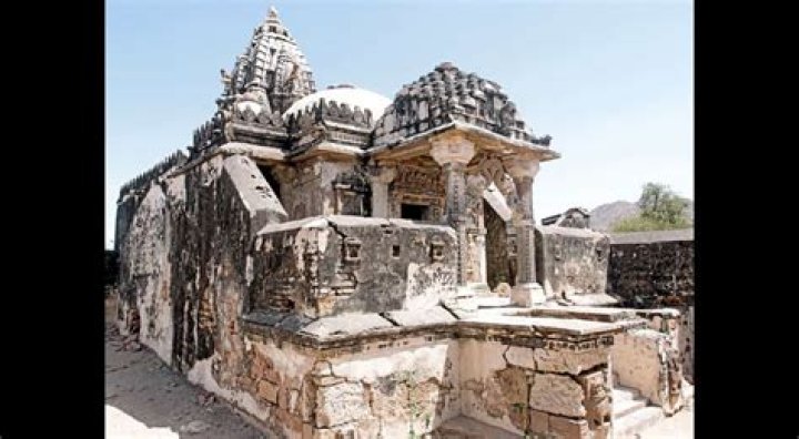How many Hindu temples are there in Pakistan?