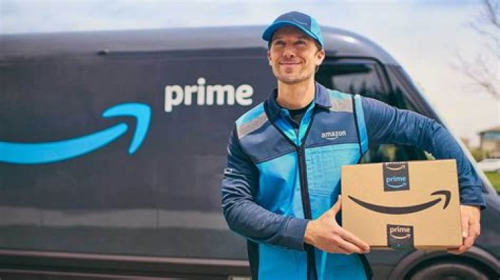 How many packages does a Amazon driver deliver per day?