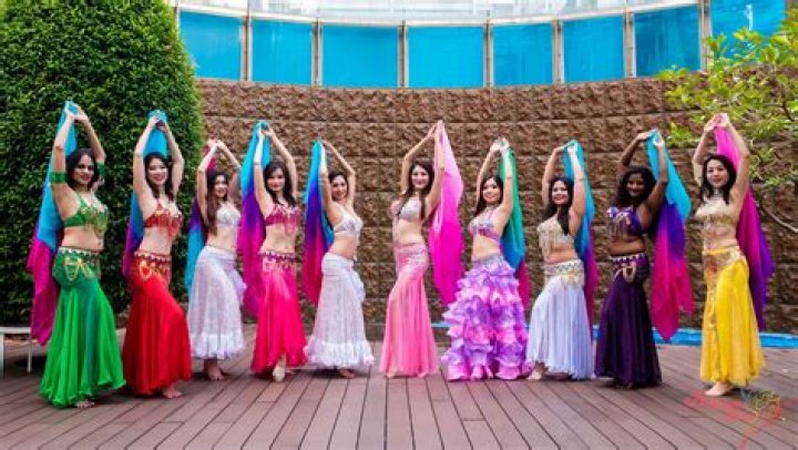How much do belly dancers charge per hour?