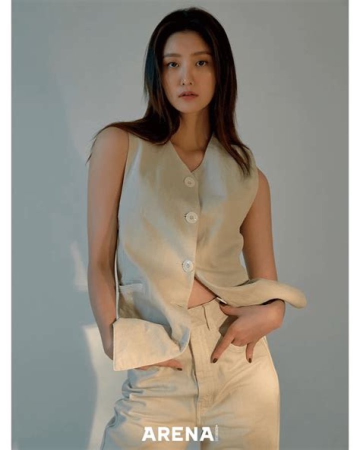 How tall is Cherri Bomb?