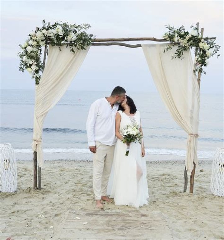 Is it awkward to go to a wedding alone?