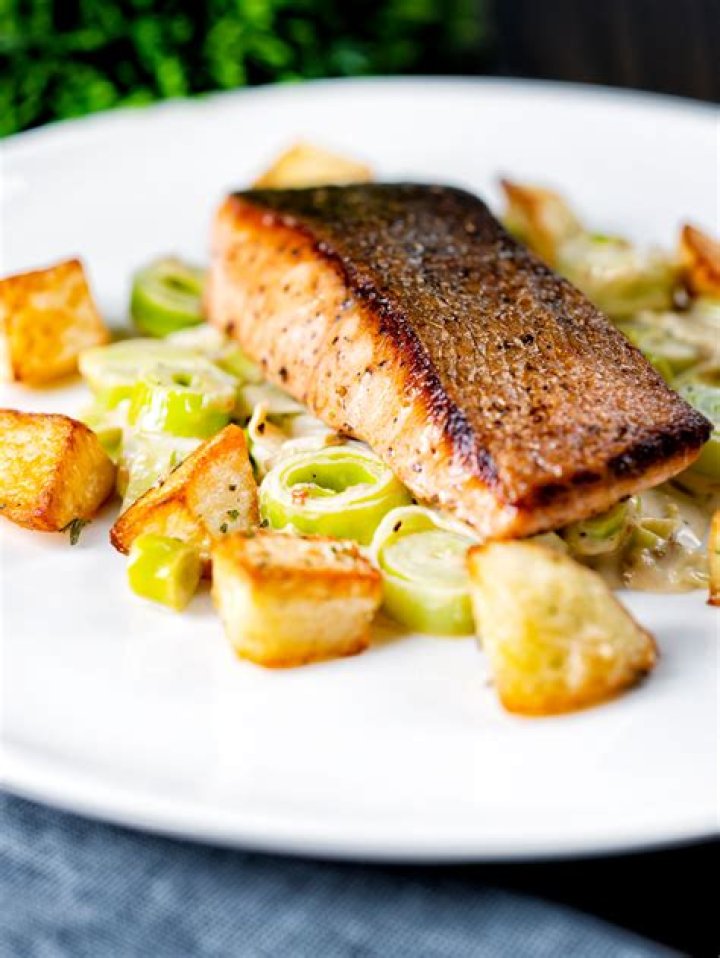 Is it healthier to bake or pan fry salmon?