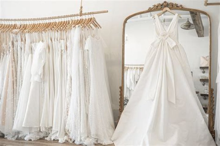 Is it OK to go wedding dress shopping alone?