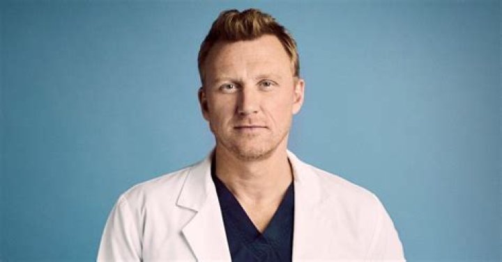 Is Owen Hunt leaving GREY's anatomy?