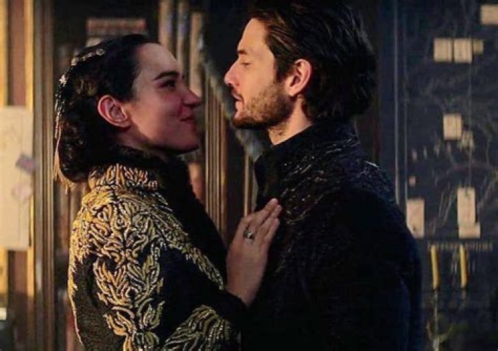 Is Shadow and Bone an enemies to lovers?