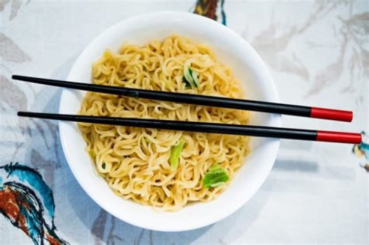 Is slurping noodles rude in Asia?