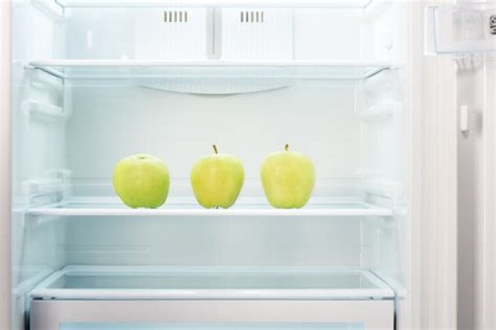 Should you keep apples in the fridge?