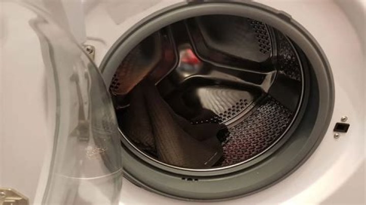 Should you leave the washing machine door open after use?