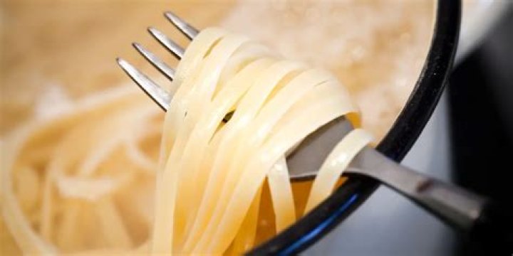 Should you put olive oil on pasta after cooking?