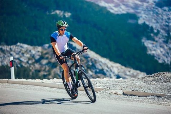 Should your leg fully extend on a bike?