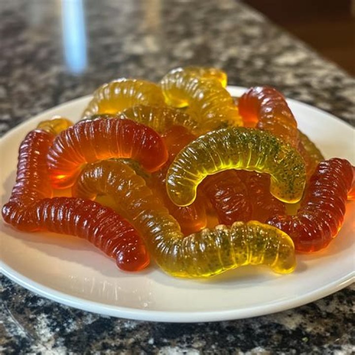 What do pickle worms look like?