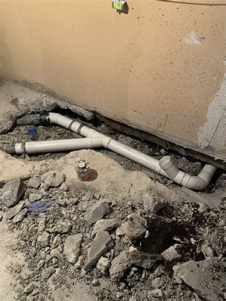 What does a broken sewer line smell like?