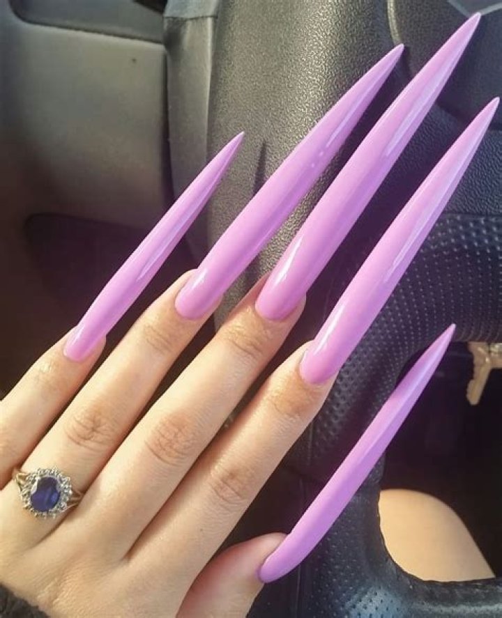 What is a fear of long fingernails called?