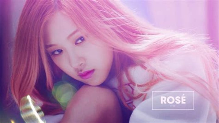 What is Blackpink Rosé favorite color?