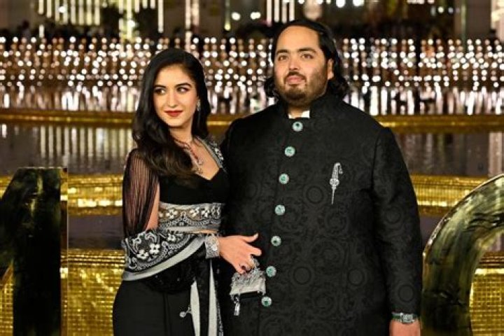 What is Mukesh Ambani job?