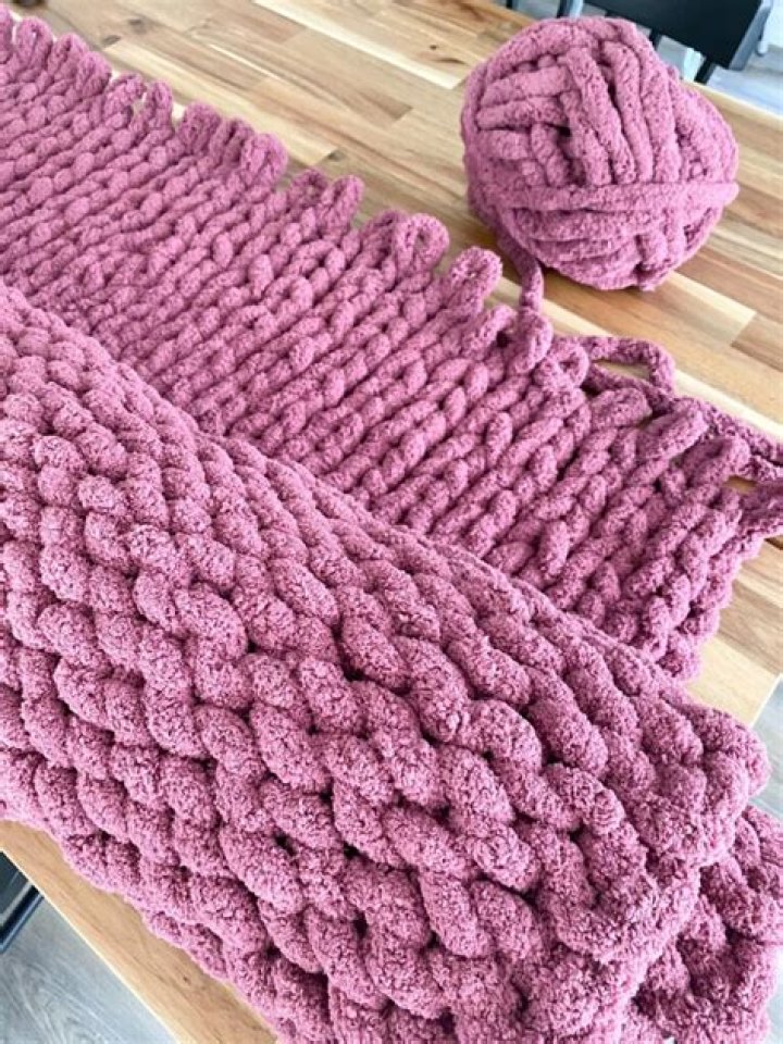 What is the best yarn for chunky knit blanket?