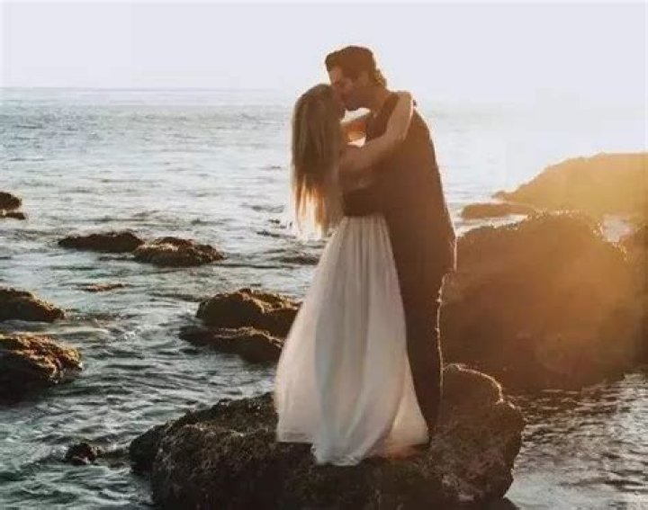 What is the quickest way to tell if a person secretly dislikes you?