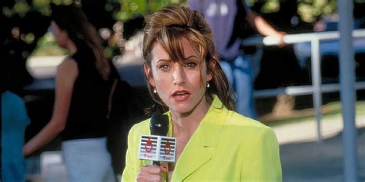 What is up with Courtney Cox bangs in Scream 3?