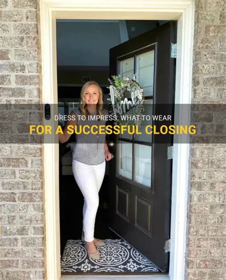 What should a buyer wear to closing?