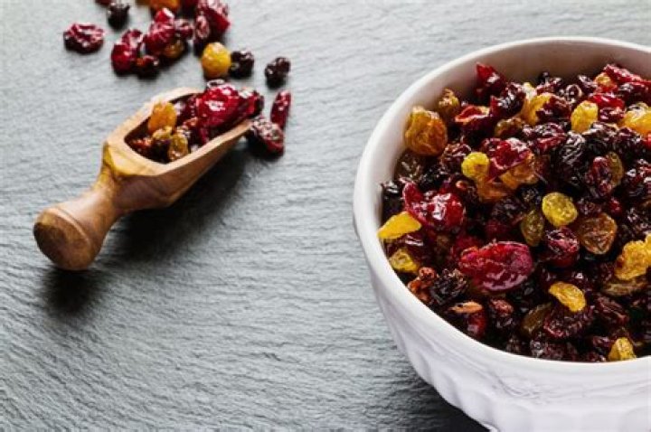 What's healthier cranberries or raisins?