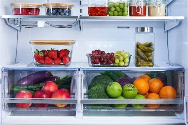 Which fruits should be kept in the fridge?